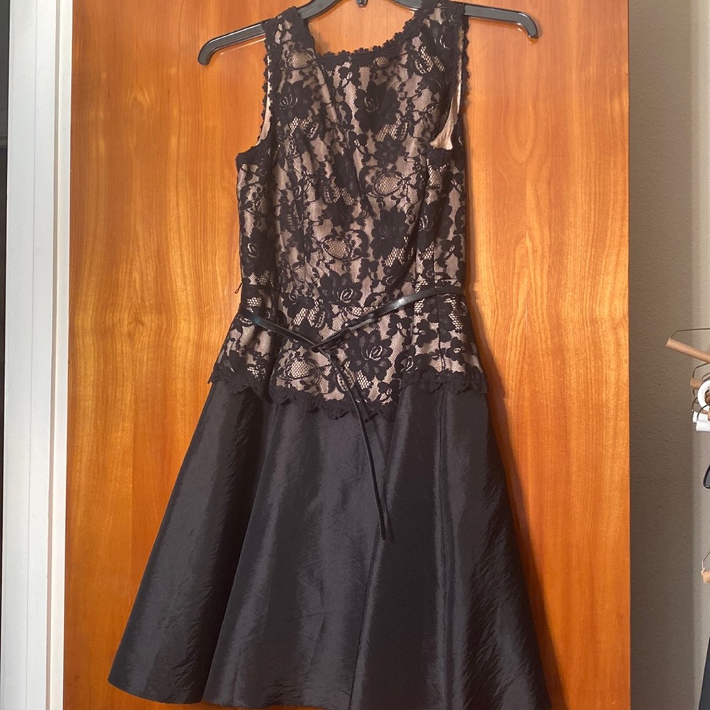 Lace midi dress with belt